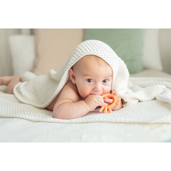 Silikonowy Gryzak kurczak Brzoskwiniowy, Giligums