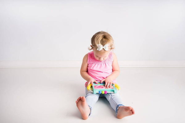 Peeka Lusterko Malucha, Mobi Games