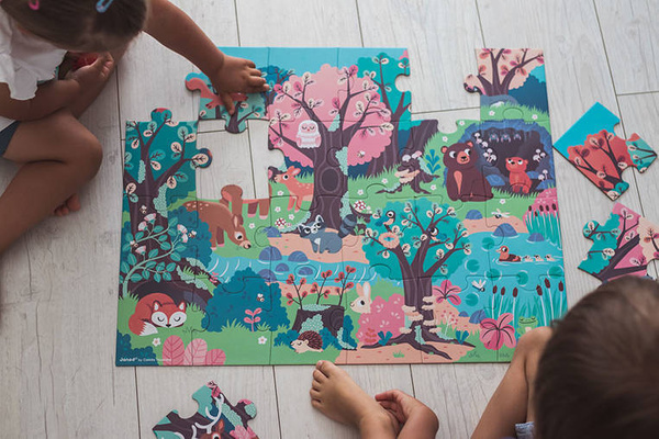 Świecące puzzle z mini-lampką UV Las 24 elementy 3+, Janod
