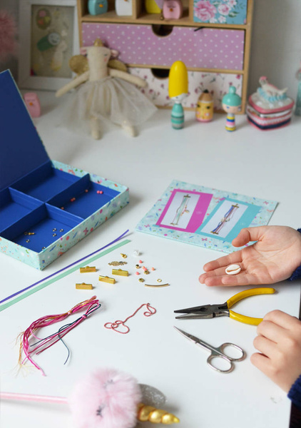 Zestaw kreatywny do tworzenia biżuterii Bransoletki Boho 8+ KOLEKCJA 2022, Janod