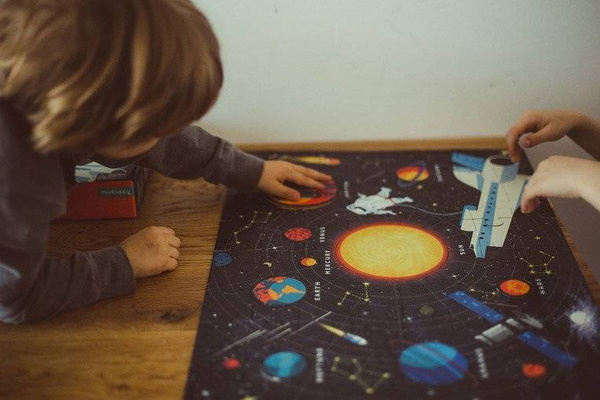 Puzzle Układ Słoneczny z elementami w kształcie planet 5+, Mudpuppy