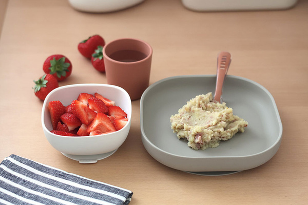 Zestaw - Komplet naczyń silikonowy z przyssawką, dla dzieci, 4 m+, Beaba