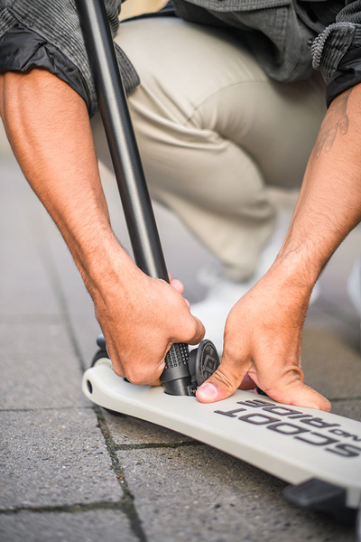 Scoot and Ride HK1 Push and Go 2w1 jeździk i hulajnoga dla dzieci 1-5 lat, kolor: Ash