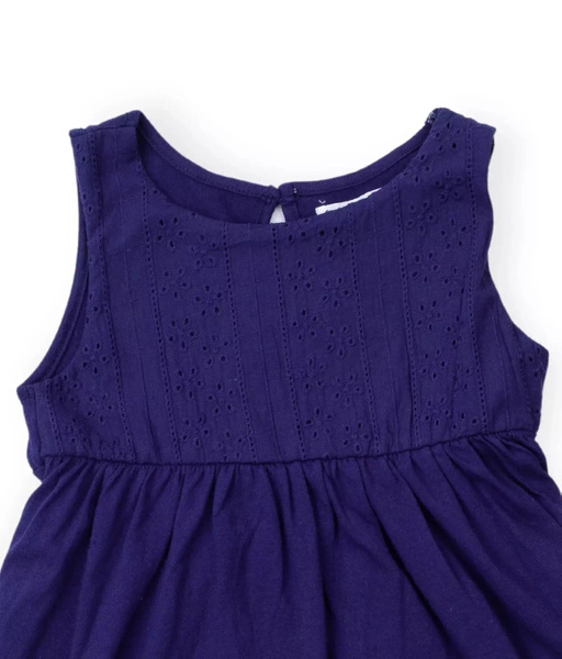 Sinsay Sukienka z haftem angielskim, bez rękawów