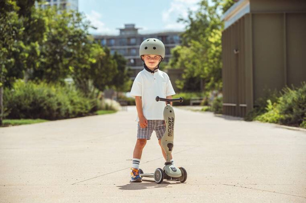 Zestaw: Scoot and Ride HK1 2w1 jeździk i hulajnoga dla dzieci 1-5 lat, kolor: Olive + kask rozm. XXS-S