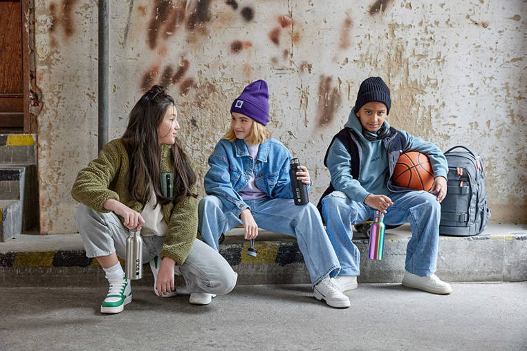 Bidon ze stali nierdzewnej Lassig Bold czarny – praktyczny dla dzieci