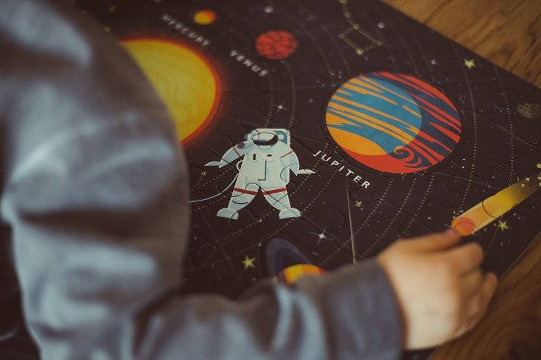 Puzzle Układ Słoneczny Mudpuppy – kolorowe puzzle edukacyjne
