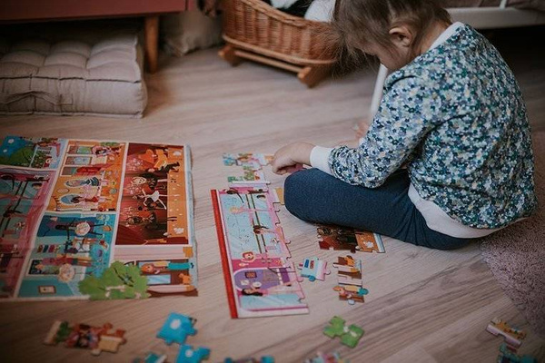 Puzzle w walizce Akademia tańca 100 elementów 6+ Made in France, Janod