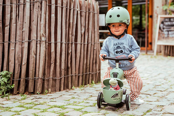 Zestaw: Scoot and Ride HK1 Lifestyle 2w1 jeździk i hulajnoga dla dzieci 1-5 lat, kolor: Green Lines + ochraniacze XXS, kolor: Ash