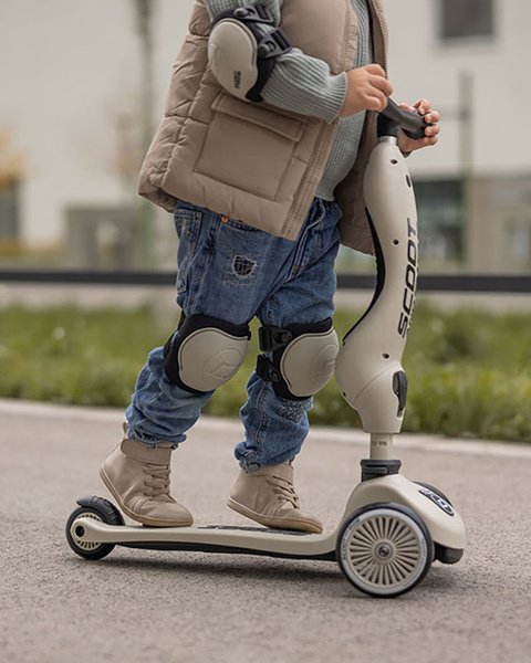 Zestaw: Scoot and Ride Kask dla dzieci 1-5 lat rozm. XXS-S, kolor: Ash + ochraniacze rozm. XXS