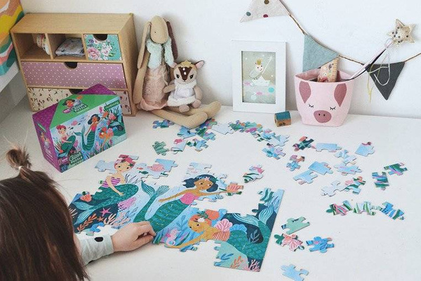 Puzzle z brokatem Syrenki 100 el. 5+, Mudpuppy