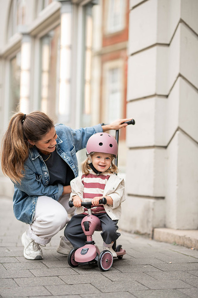 Zestaw: Scoot and Ride HK1 Push and Go 2w1 jeździk i hulajnoga dla dzieci 1-5 lat, kolor: Wildberry + ochraniacze rozm. XXS