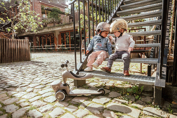 Scoot and Ride HK1 Lifestyle 2w1 jeździk i hulajnoga dla dzieci 1-5 lat, kolor: Brown Lines