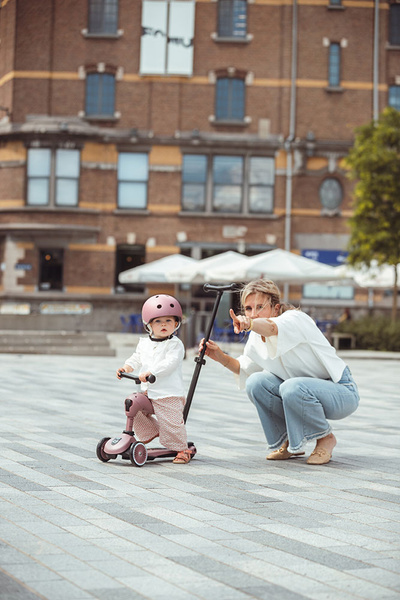 Zestaw: Scoot and Ride HK1 Push and Go 2w1 jeździk i hulajnoga dla dzieci 1-5 lat, kolor: Wildberry + ochraniacze rozm. XXS