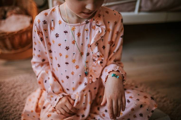 Zestaw kreatywny do tworzenia biżuterii z kamieniami przynoszącymi szczęście 8+, Janod