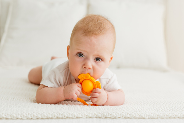 Gryzak na ząbkowanie Piesek Pop It - silikonowy, dla dzieci, 3 m+, GiliGums