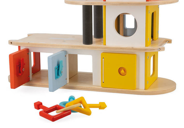 Drewniany garaż piętrowy z 4 akcesoriami Bolid 2+, Janod