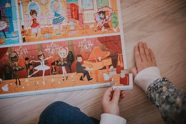 Puzzle w walizce Akademia tańca Janod 100 elementów - francuski design