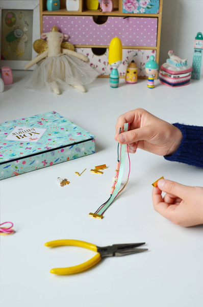 Zestaw kreatywny do tworzenia biżuterii Bransoletki Boho 8+ KOLEKCJA 2022, Janod