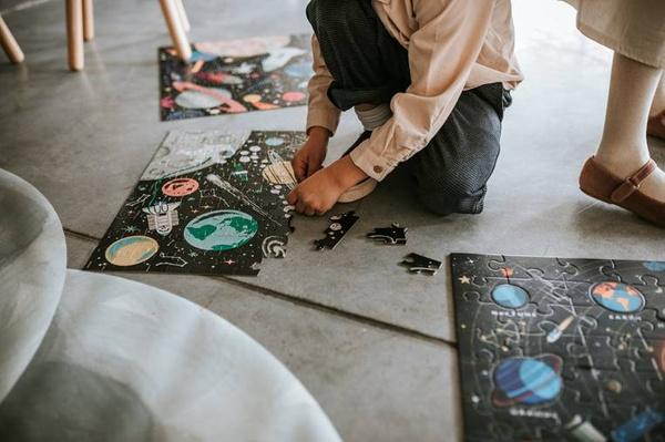 Puzzle świecące w ciemności Kosmos 100 elementów 5+, Mudpuppy