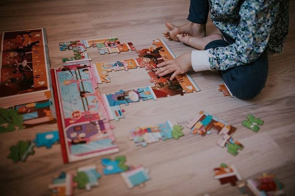 Puzzle w walizce Akademia tańca 100 elementów 6+ Made in France, Janod