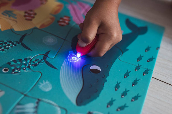 Świecące puzzle z mini-lampką UV Las 24 elementy 3+, Janod
