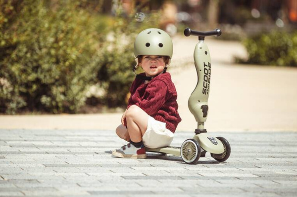 Zestaw: Scoot and Ride HK1 2w1 jeździk i hulajnoga dla dzieci 1-5 lat, kolor: Olive + ochraniacze XXS, kolor: Ash