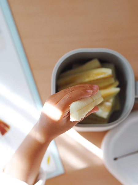 Silikonowy kubek niewysypek na przekąski Pick 'n' Snack velvet grey, Beaba