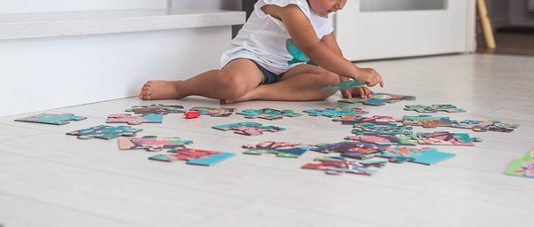 Świecące puzzle z mini-lampką UV Las 24 elementy 3+, Janod