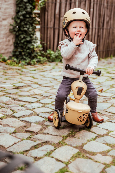 Scoot and Ride HK1 Lifestyle 2w1 jeździk i hulajnoga dla dzieci 1-5 lat, kolor: Leopard