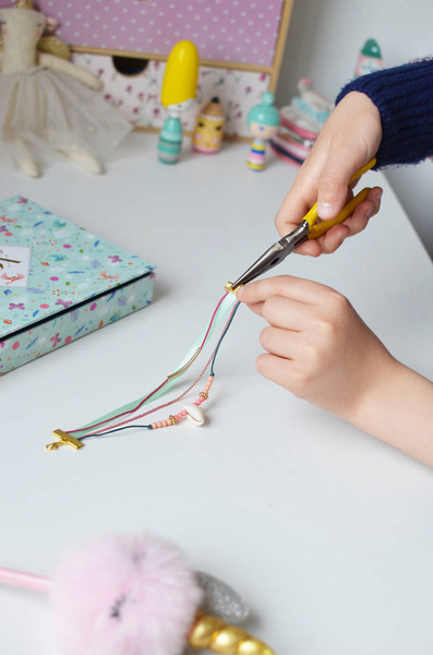 Zestaw kreatywny do tworzenia biżuterii Bransoletki Boho 8+ KOLEKCJA 2022, Janod