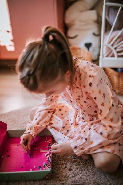 Zestaw kreatywny do tworzenia biżuterii z kamieniami przynoszącymi szczęście 8+, Janod