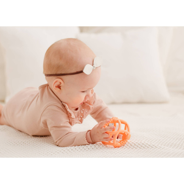 Silikonowy Gryzak ortodontyczny Piłka brzoskwiniowa, Giligums