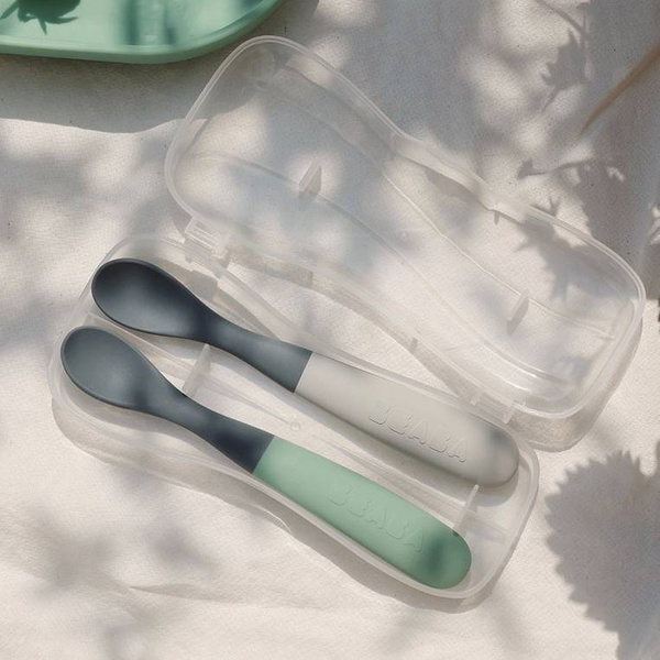 Zestaw 2 łyżeczek silikonowych w podróżnym etui 4 m+ Mineral grey/Sage green, Beaba