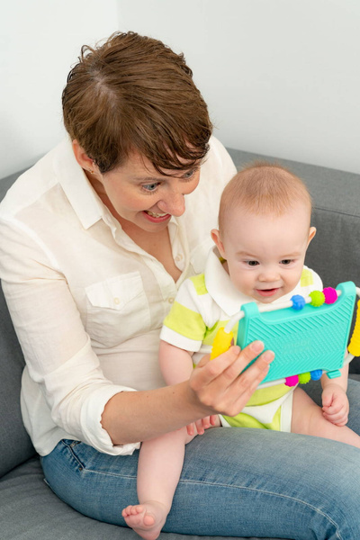 Peeka Lusterko Malucha, Mobi Games