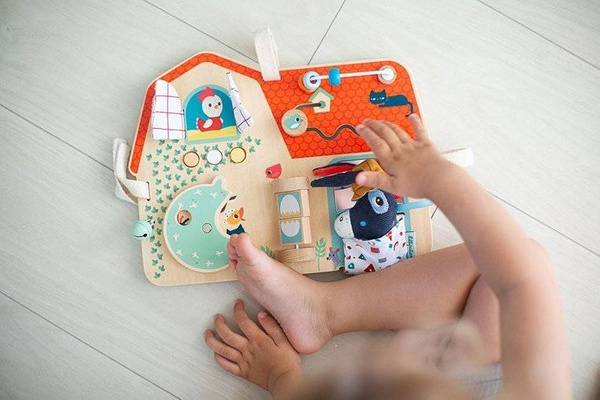 Drewniana tablica manipulacyjna Farma 0 m+, Lilliputiens