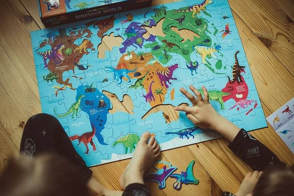 Puzzle Świat dinozaurów z elementami w kształcie dinozaurów 80 elementów 5+, Mudpuppy