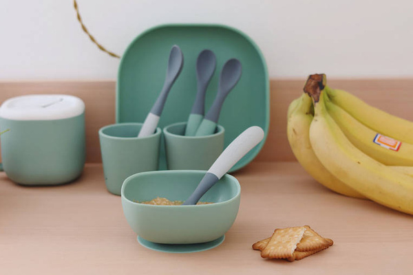 Zestaw 4 łyżeczek silikonowych 4 m+ Mineral grey/Sage green, Beaba