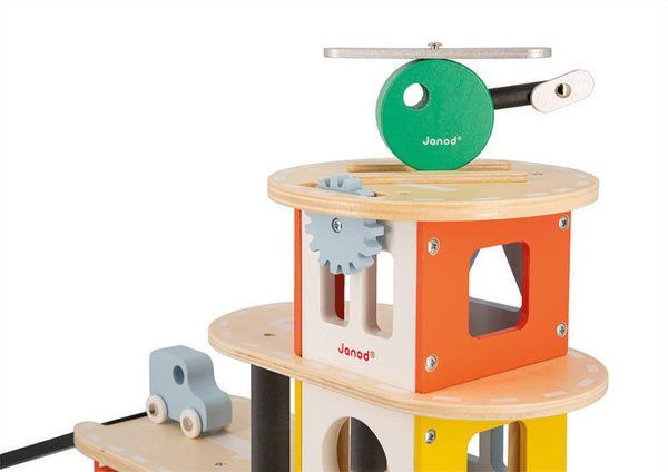 Drewniany garaż piętrowy z 4 akcesoriami Bolid 2+, Janod