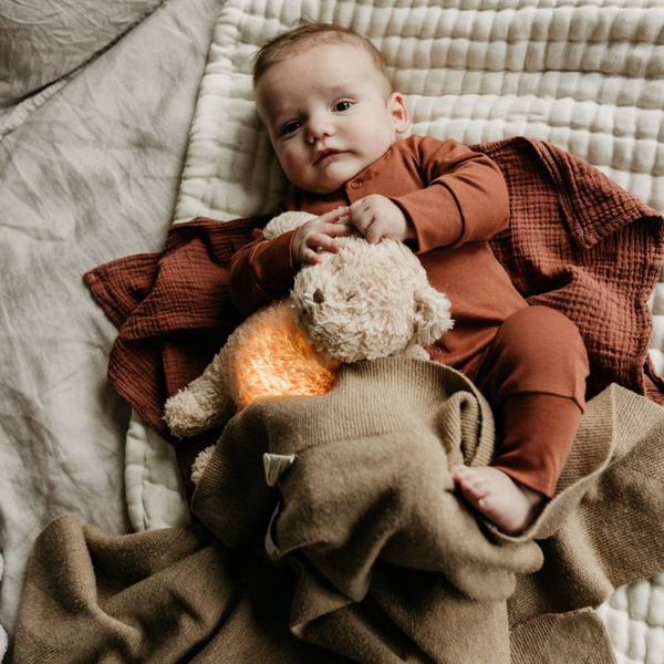 Moonie, Szumiący miś organic z lampką LED, kolor: Sand
