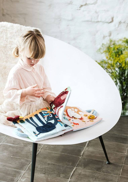 Miękka książeczka aktywizująca z mini - przytulankami „Baby boom” Farma 18 m+, Lilliputiens