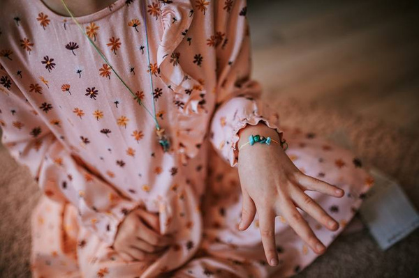 Zestaw kreatywny do tworzenia biżuterii z kamieniami przynoszącymi szczęście 8+, Janod