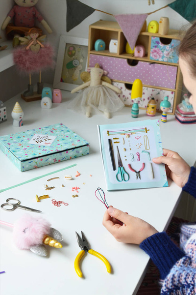 Zestaw kreatywny do tworzenia biżuterii Bransoletki Boho 8+ KOLEKCJA 2022, Janod