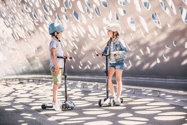 Zestaw: Scoot and Ride HK5 Hulajnoga dla dzieci 5+ trójkołowa z kółkami LED, kolor: Steel + kask rozm. S-M