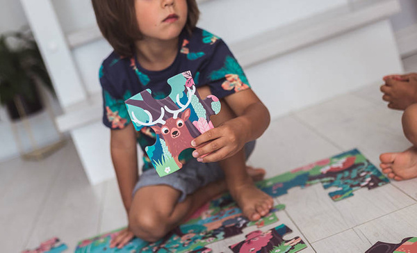 Świecące puzzle z mini-lampką UV Las 24 elementy 3+, Janod