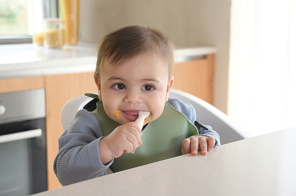 Zestaw pierwszych sztućców - łyżeczka - gryzak, dla dzieci, 4 m+, Beaba