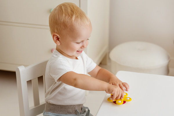 Zabawki sensoryczne - Zakręcony Kwiatek Pop It, żółty, dla dzieci, 3 m+, GiliGums