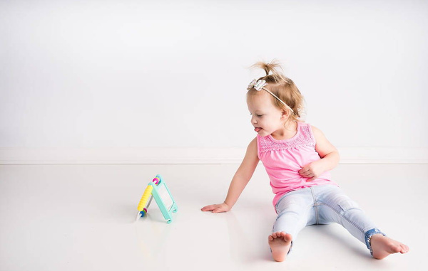 Peeka Lusterko Malucha, Mobi Games