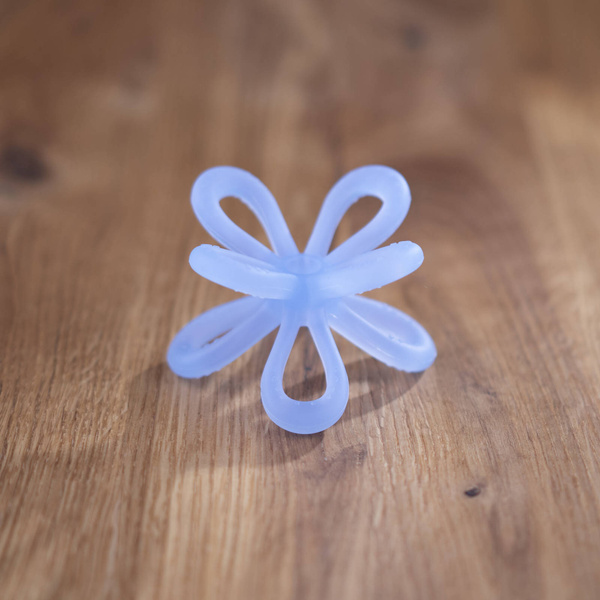 Gryzak silikonowy Uspokajający Kwiatek niebieski, Giligums