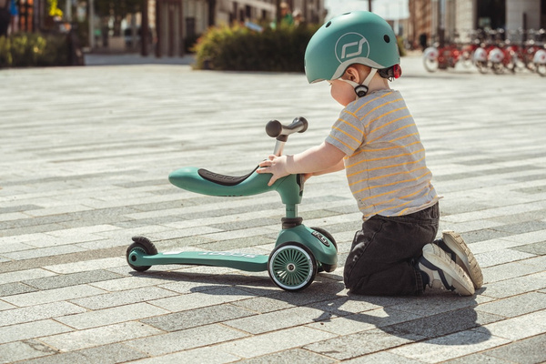 Zestaw: Scoot and Ride HK1 2w1 jeździk i hulajnoga dla dzieci 1-5 lat, kolor: Forest + kask rozm. XXS-S i ochraniacze XXS